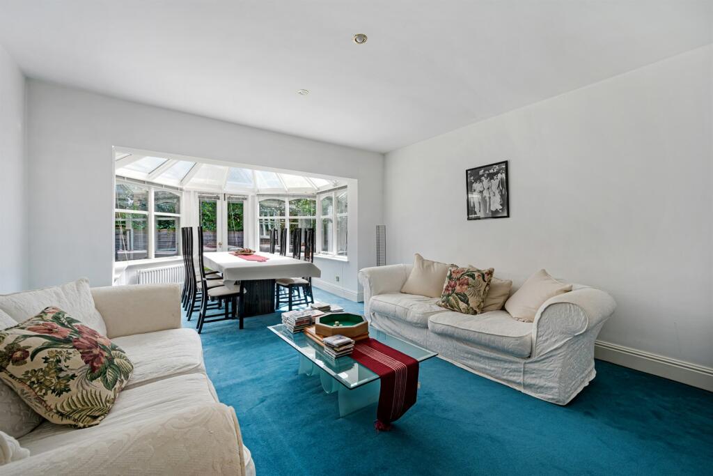 6 bedroom detached house for sale in Bollinway, Hale, Altrincham, WA15